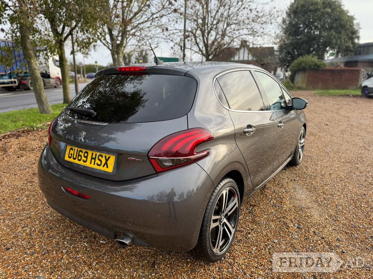 [ berth ]Peugeot 208