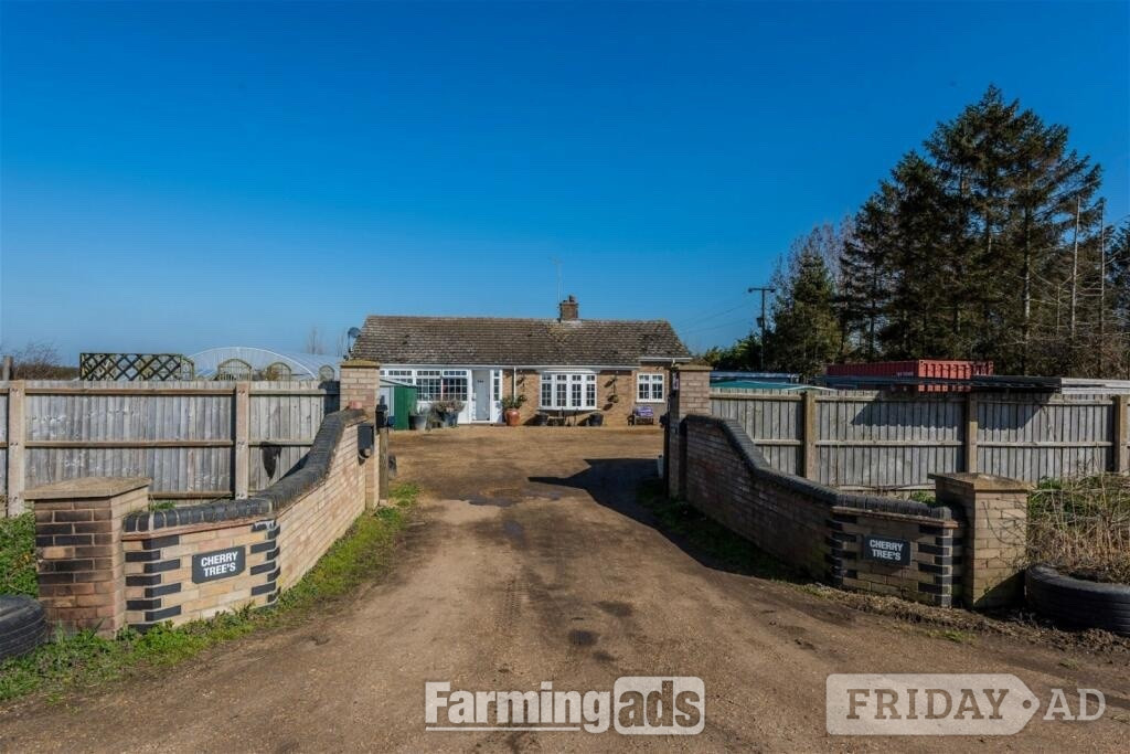 3 bedroom detached Bungalow in 2acre plot has an agricultral tie