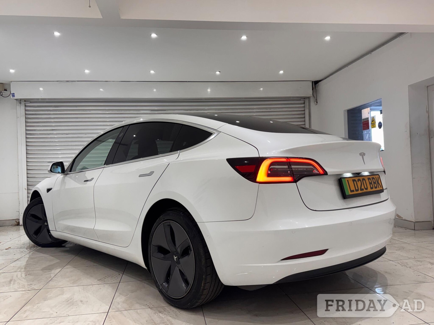 Tesla Model 3 2020 - Cars