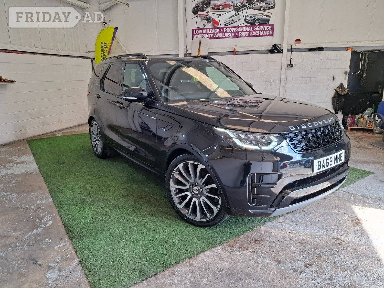 Land Rover Discovery 2019 in Dewsbury