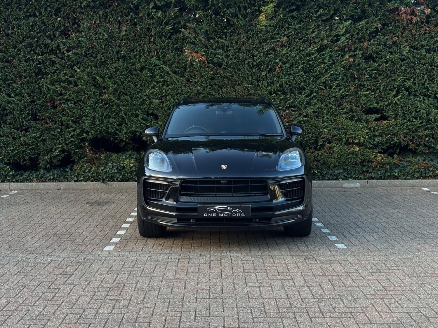 [ berth ]Porsche Macan