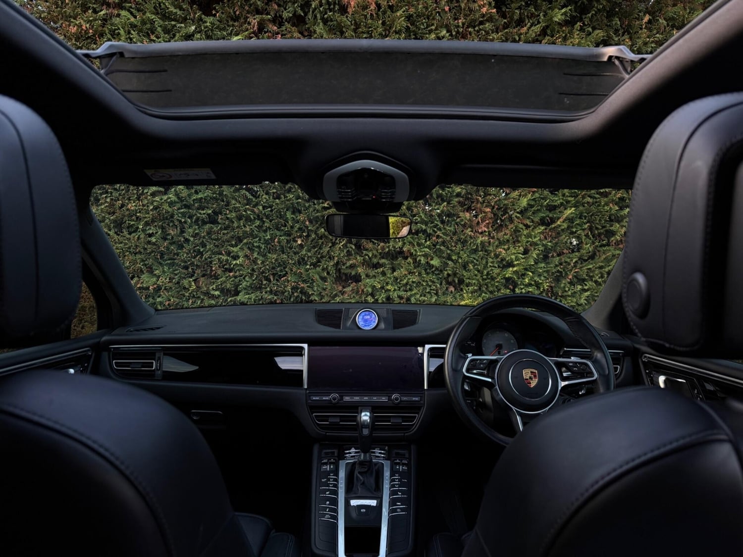 Porsche Macan 2020 - Cars in Leatherhead