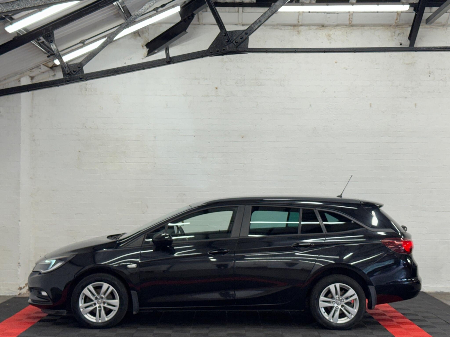 [ berth ]Vauxhall Astra