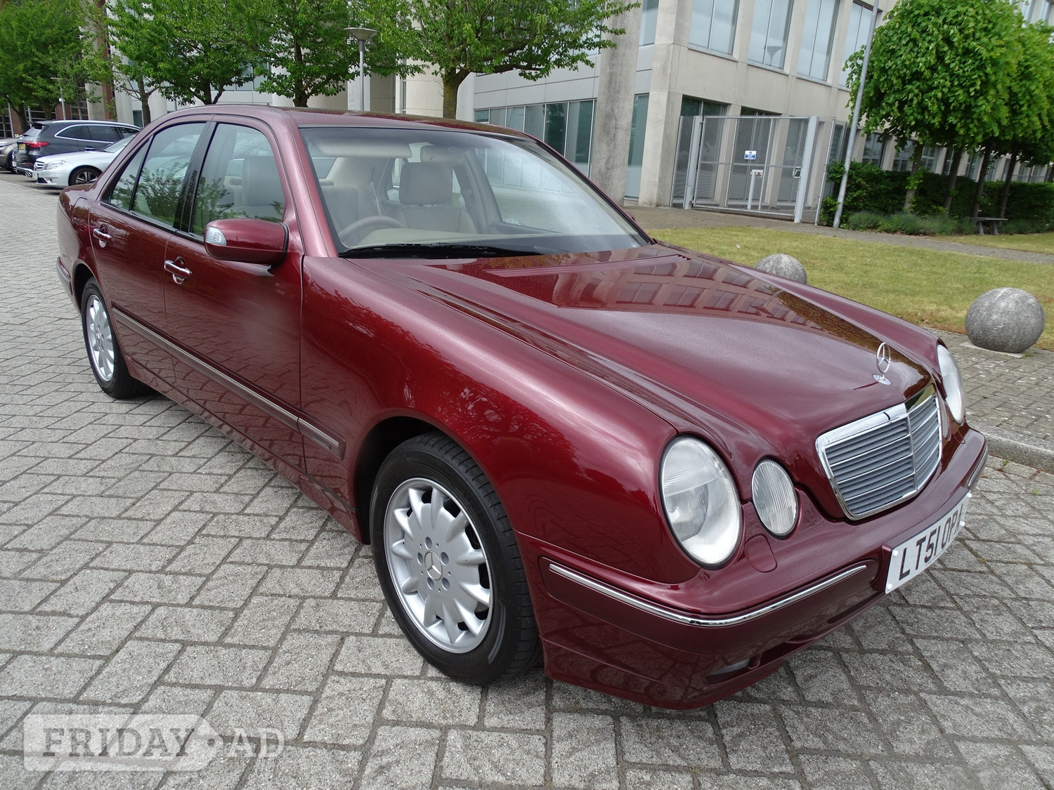 [ berth ]Mercedes-Benz E Class