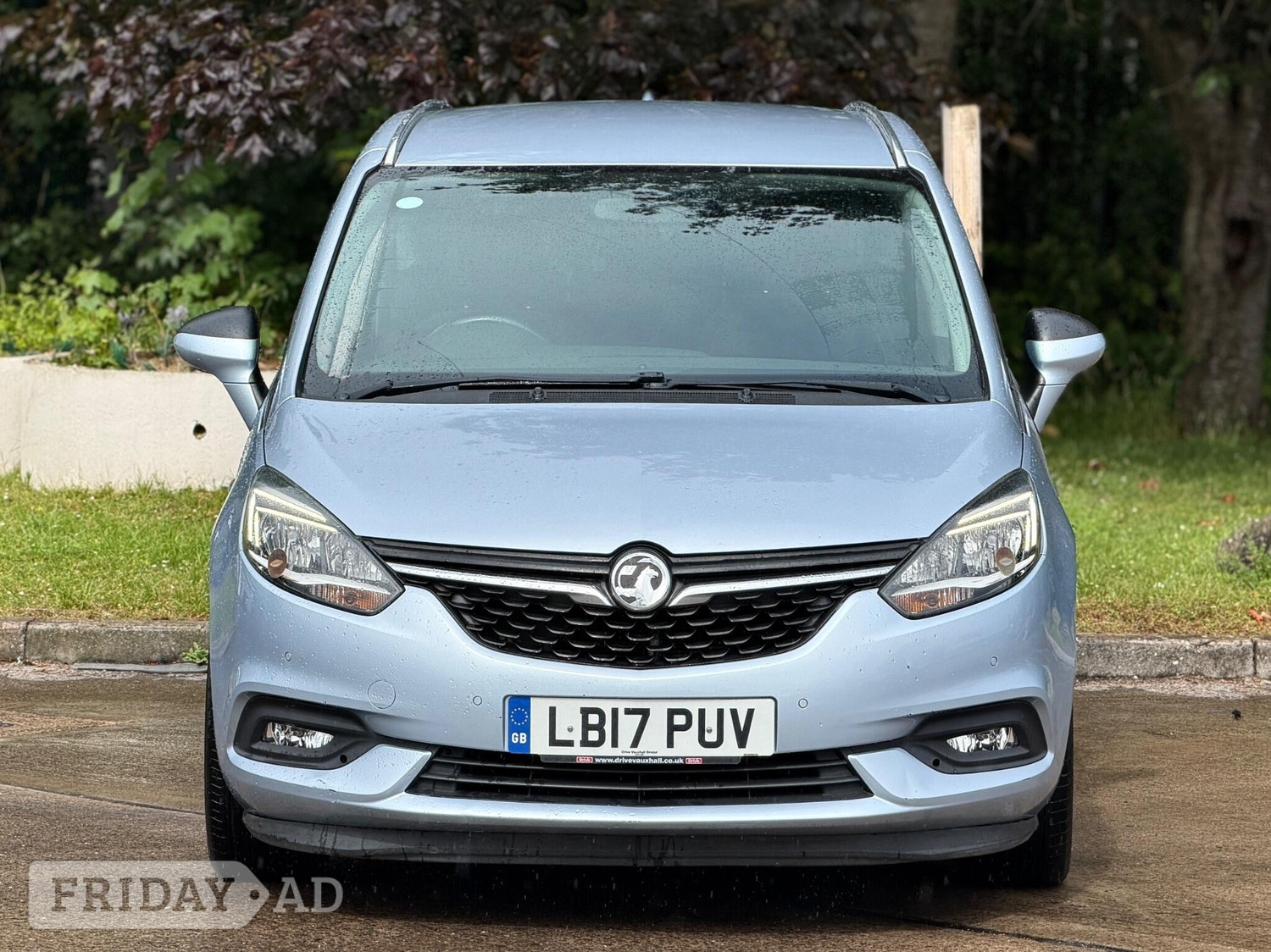 [ berth ]Vauxhall Zafira Tourer