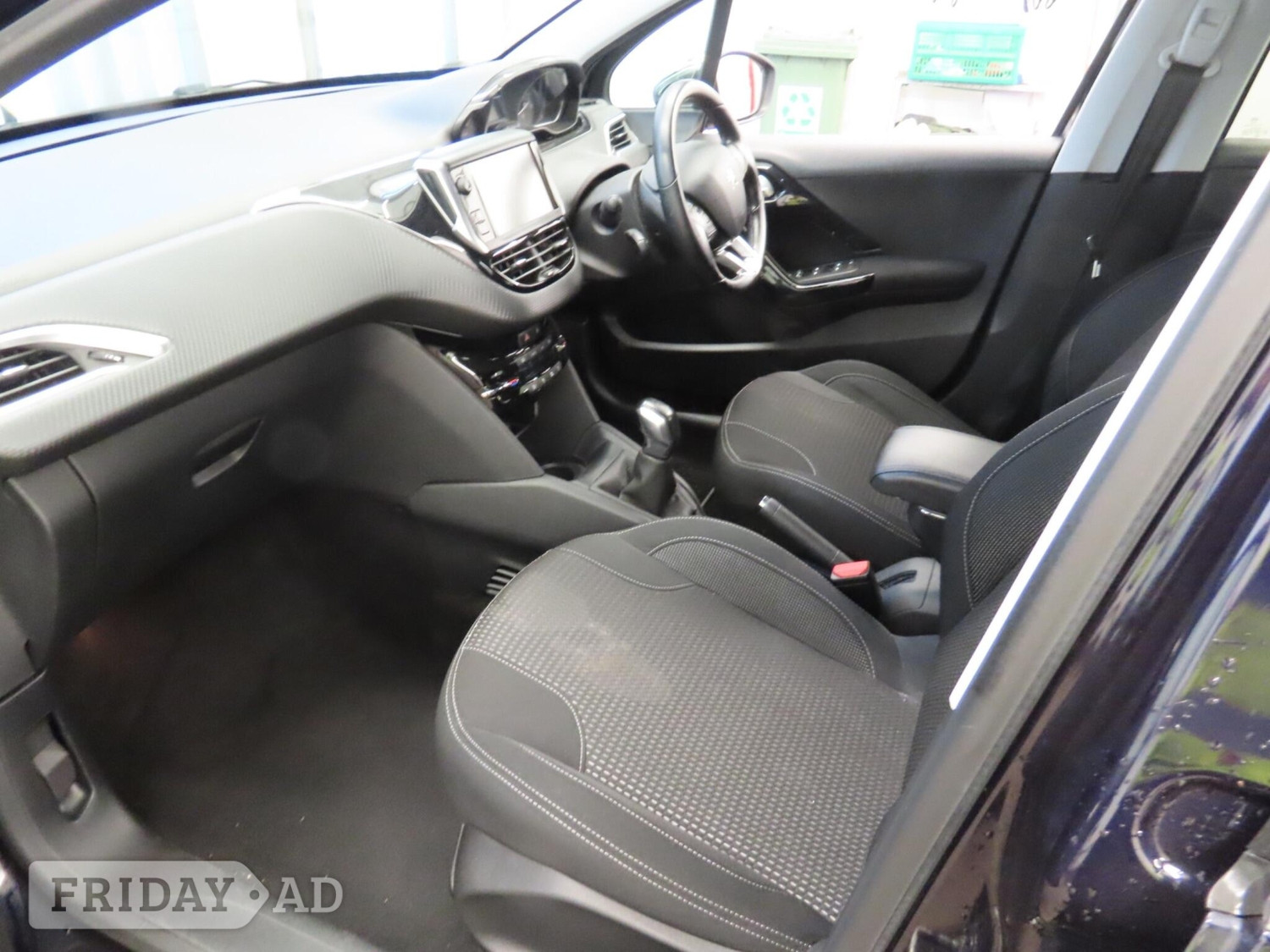 [ berth ]Peugeot 208