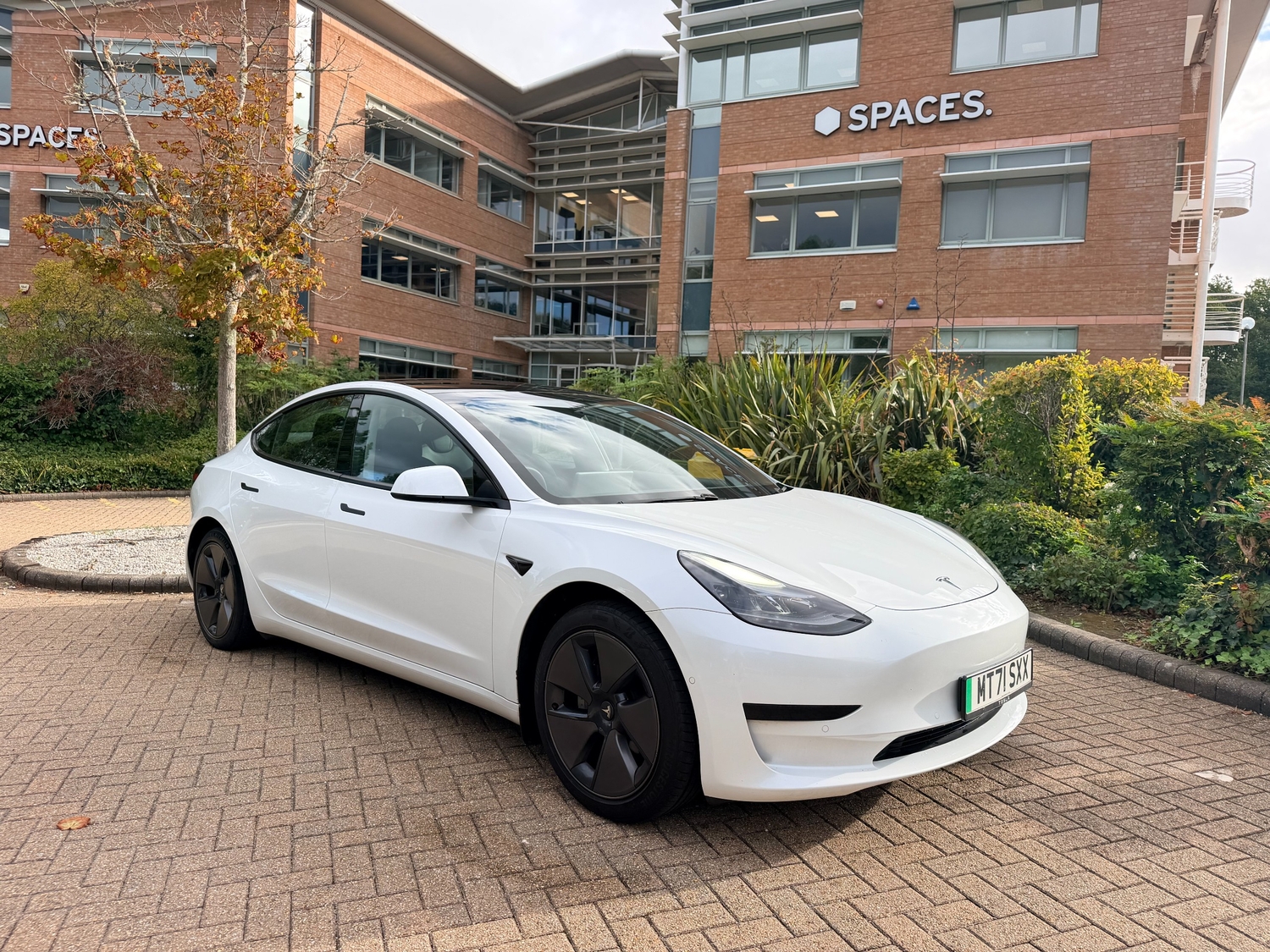 [ berth ]Tesla Model 3