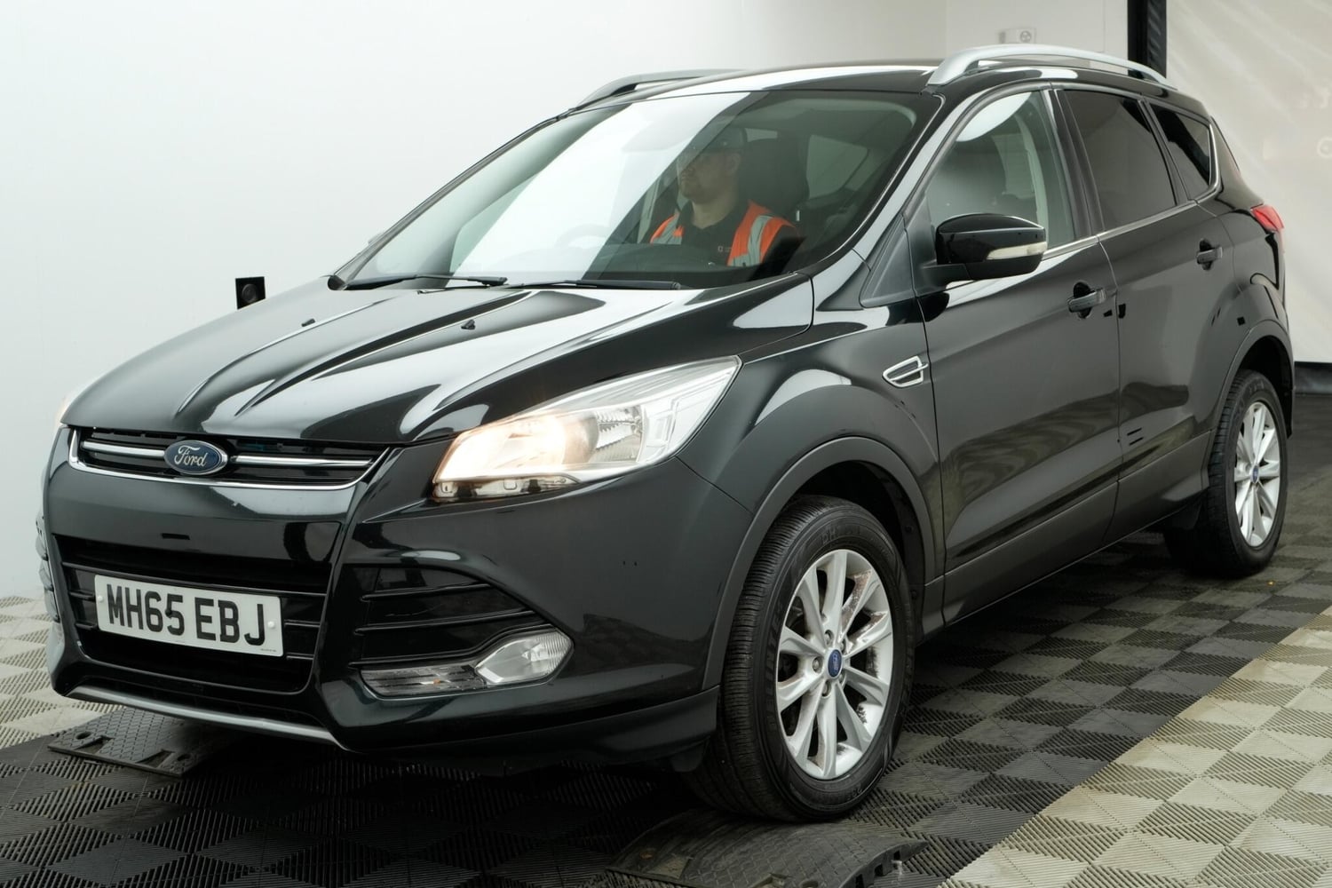 [ berth ]Ford Kuga