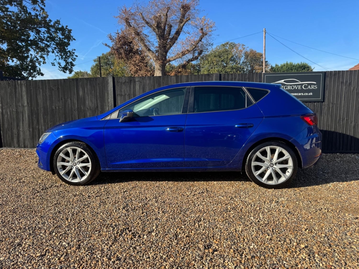 [ berth ]SEAT Leon