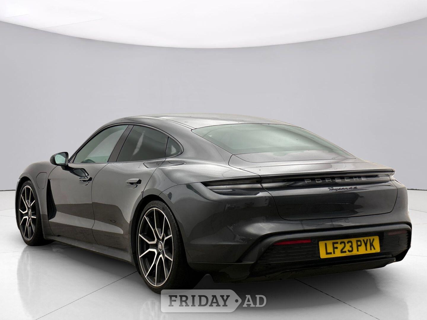 Porsche Taycan Ely