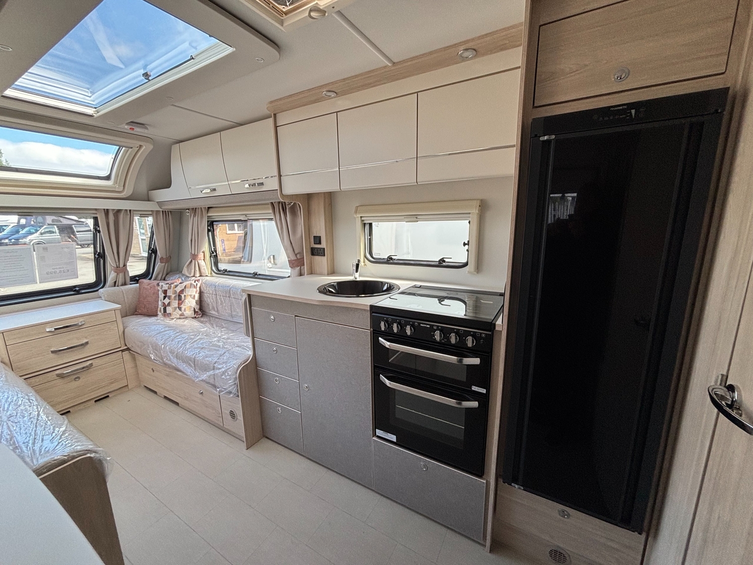 Elddis Avante 2025 - Motorhomes & Caravans in Gloucester