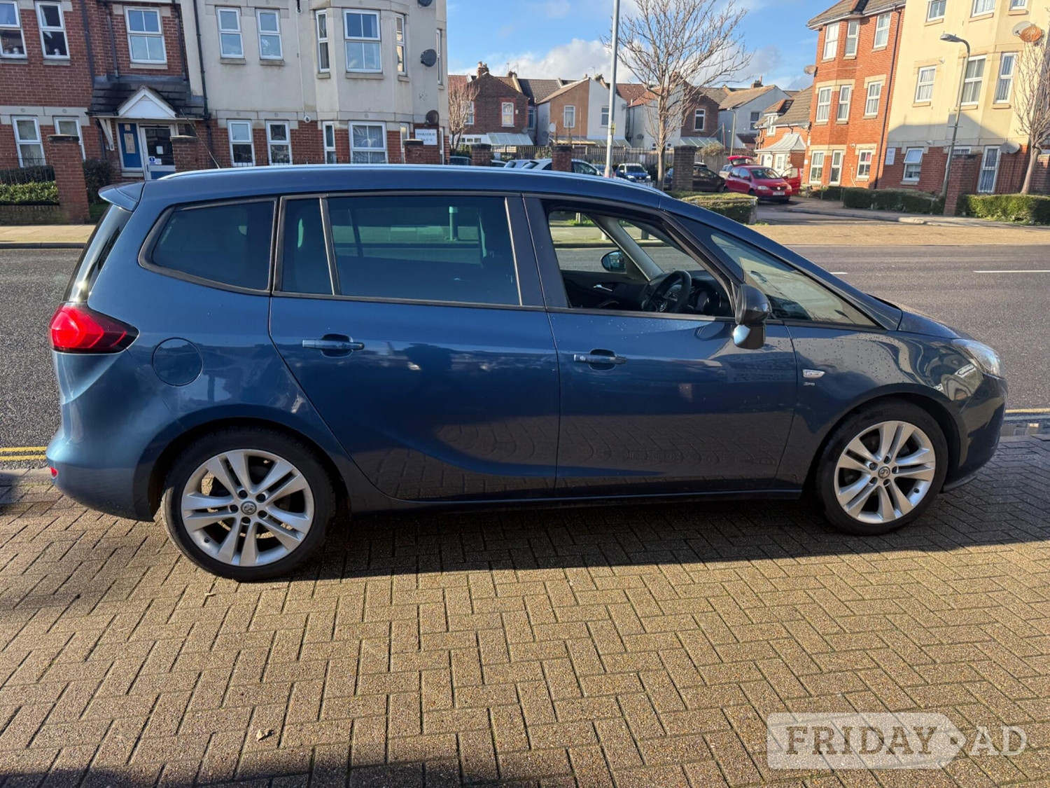 [ berth ]Vauxhall Zafira Tourer