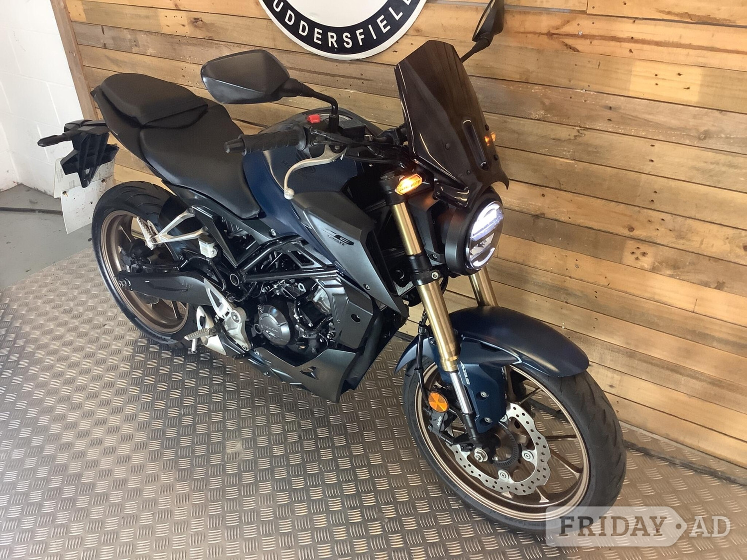 Honda CB 2023 - Motorbikes, Scooters & Quads