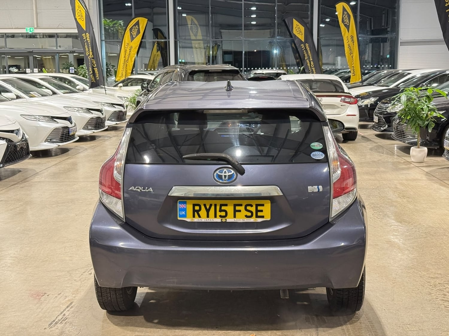 Toyota Aqua 2015 - Cars in Reading