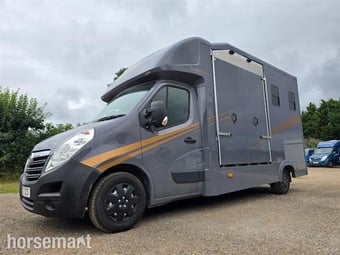 Peper Harow  Vauxhall Horsebox