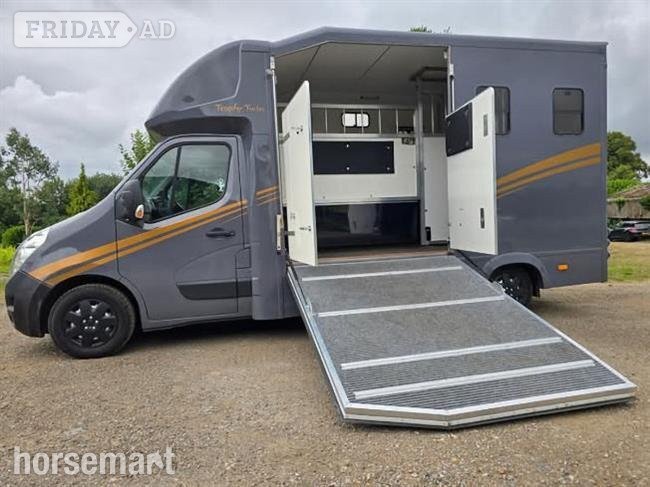 Peper Harow  Vauxhall Horsebox - Trailers & Horseboxes in Godalming