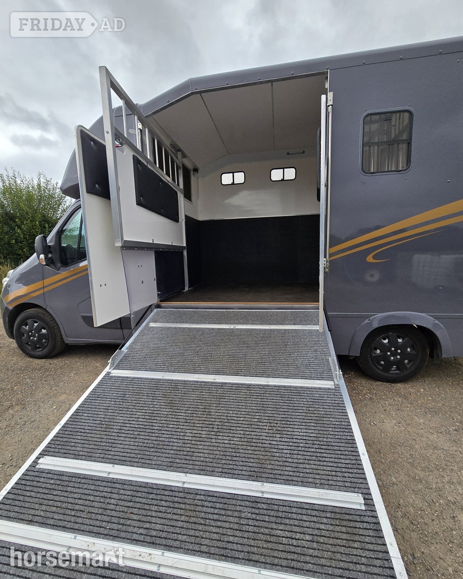 Peper Harow  Vauxhall Horsebox - Trailers & Horseboxes