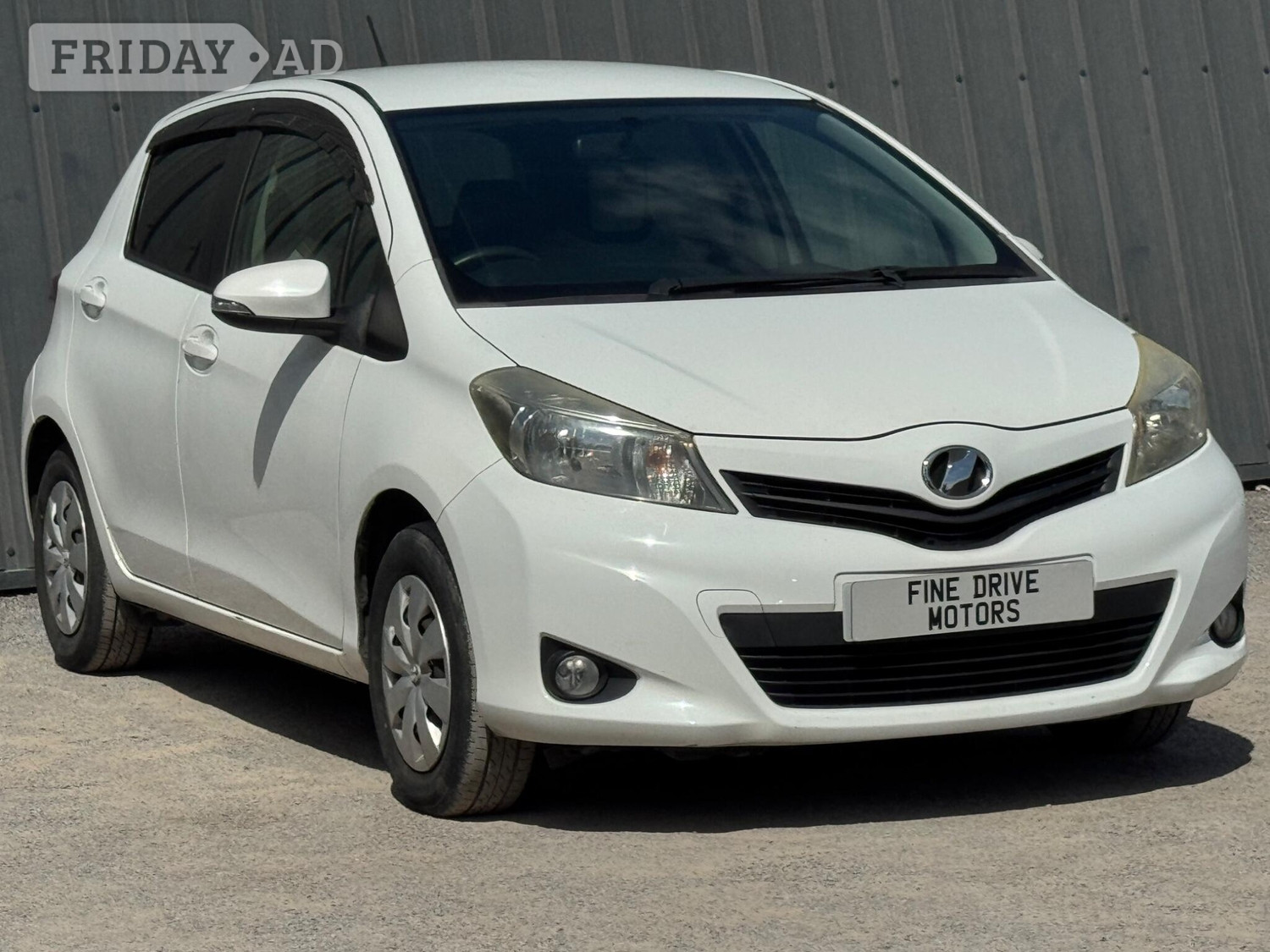 Toyota Yaris 2011 - Cars in Farnham