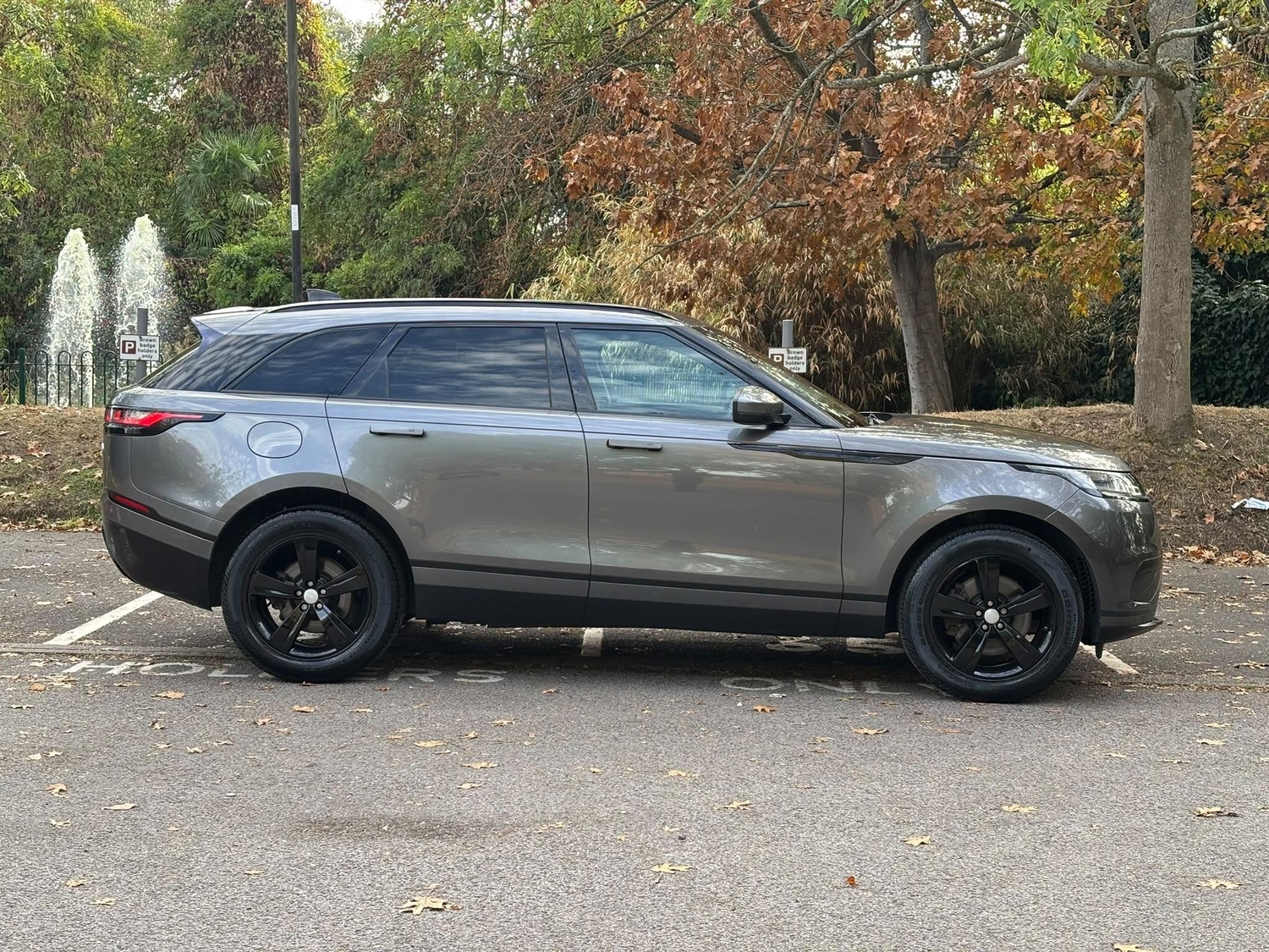 [ berth ]Land Rover Range Rover Velar