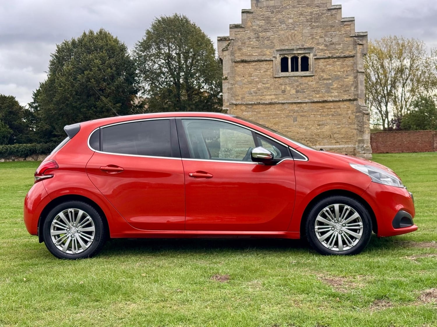 [ berth ]Peugeot 208