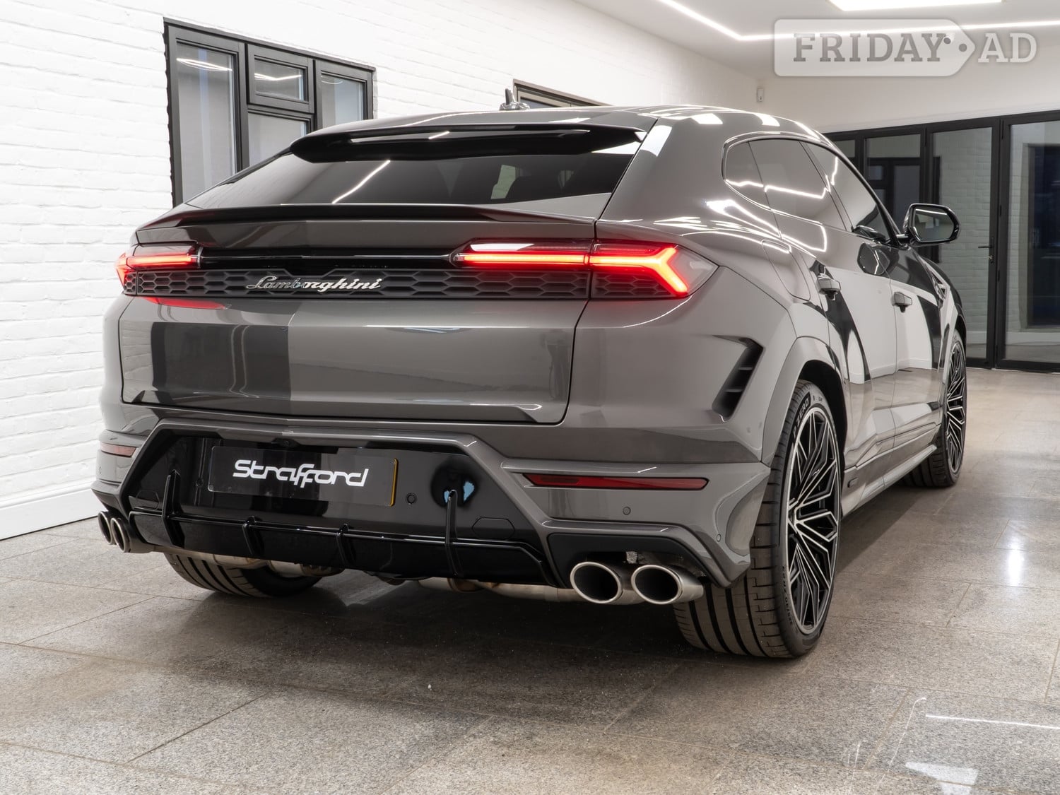[ berth ]Lamborghini Urus