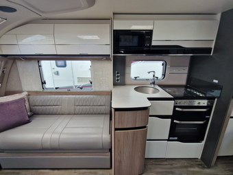 Swift Elegance Grande 845 2024