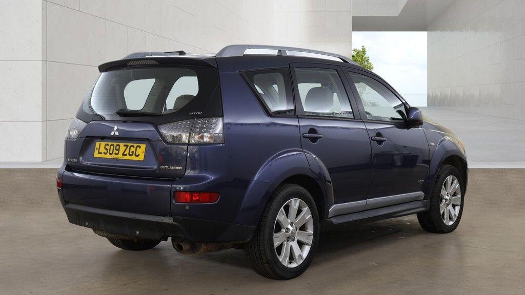 Mitsubishi Outlander 2009 - Cars in Winchester