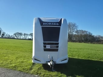 Equi-Trek Day-Treka  Horse Trailer