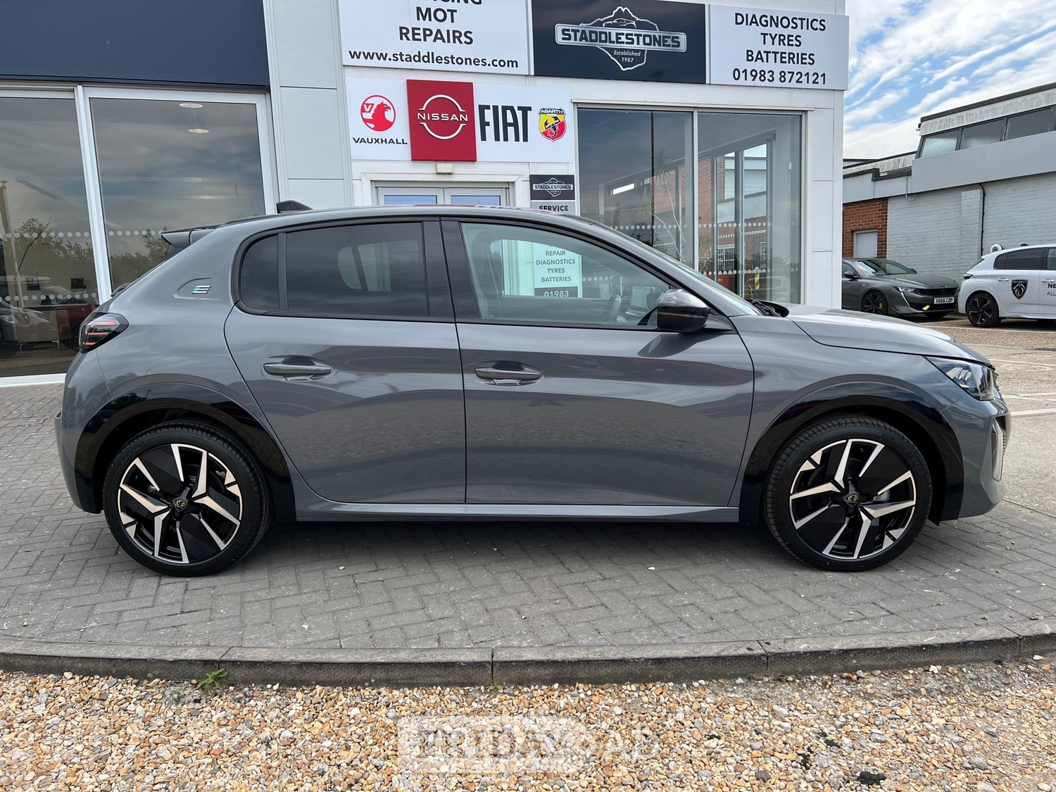 [ berth ]Peugeot e-208