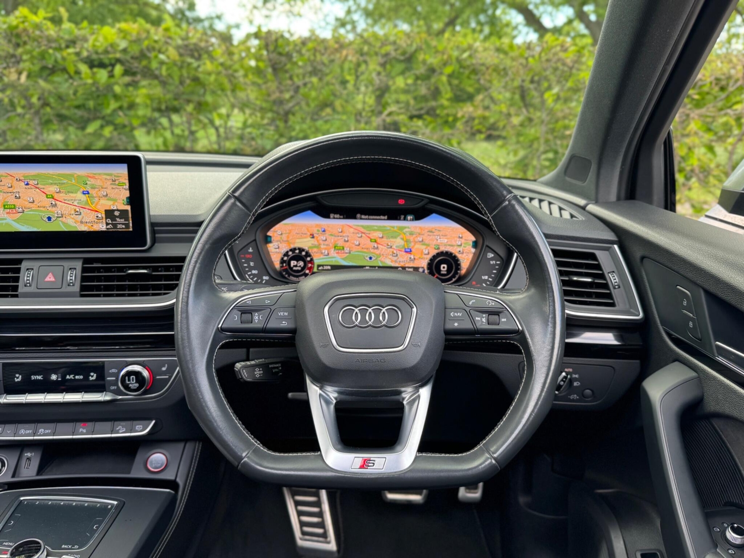 [ berth ]Audi SQ5
