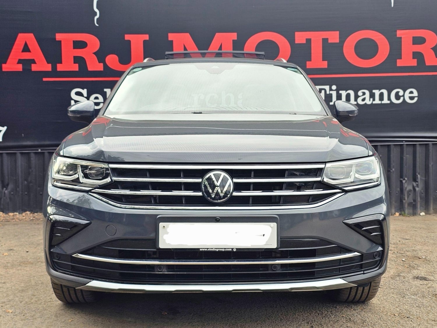 Volkswagen Tiguan 2023 - Cars
