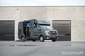 Krismar KR-2 Stallion Renault Horsebox