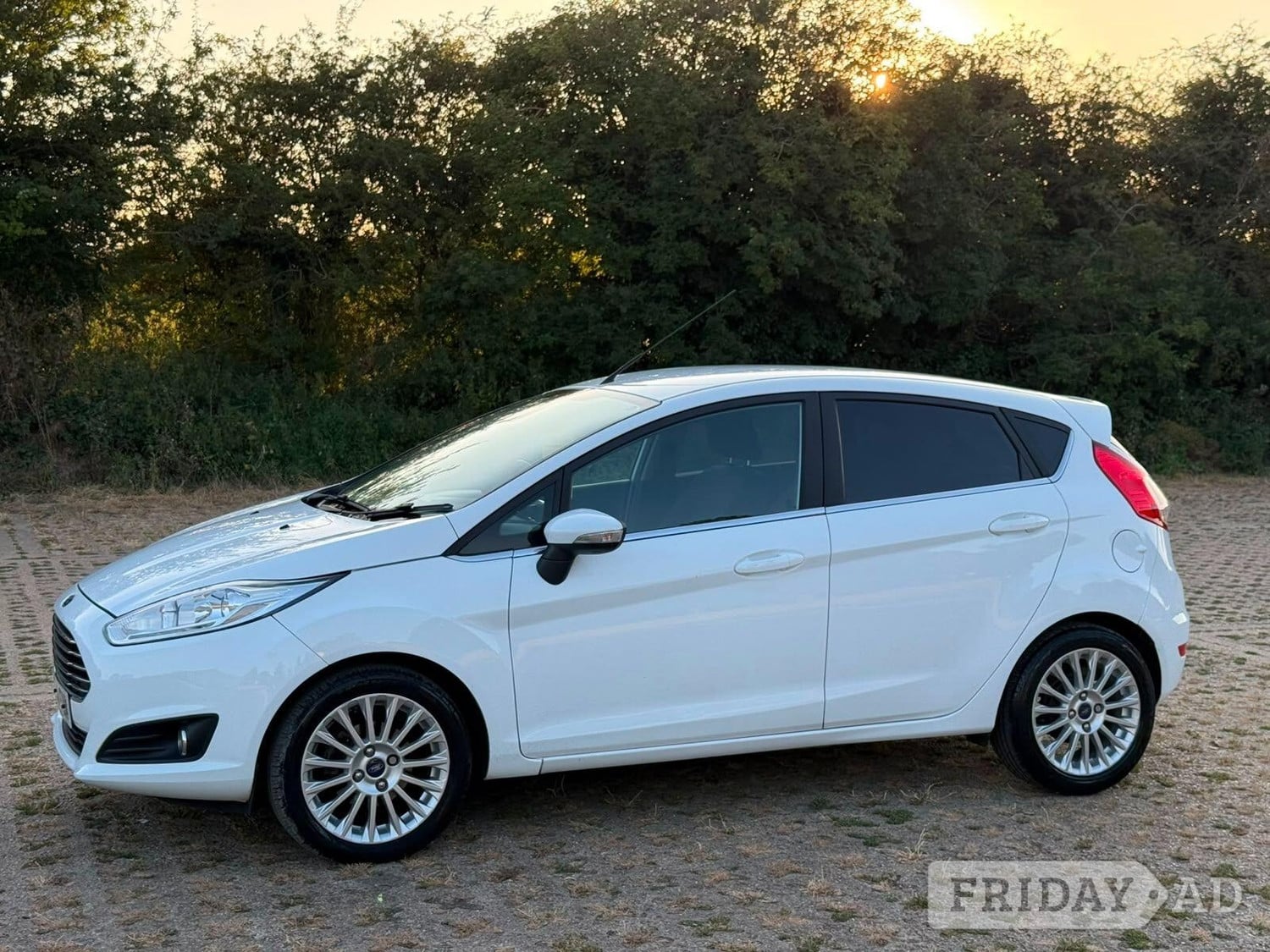 [ berth ]Ford Fiesta