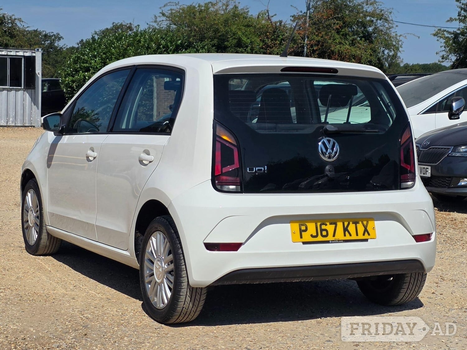 Volkswagen UP! 2017 - Cars in Shefford