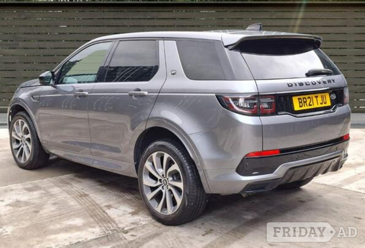 [ berth ]Land Rover Discovery Sport