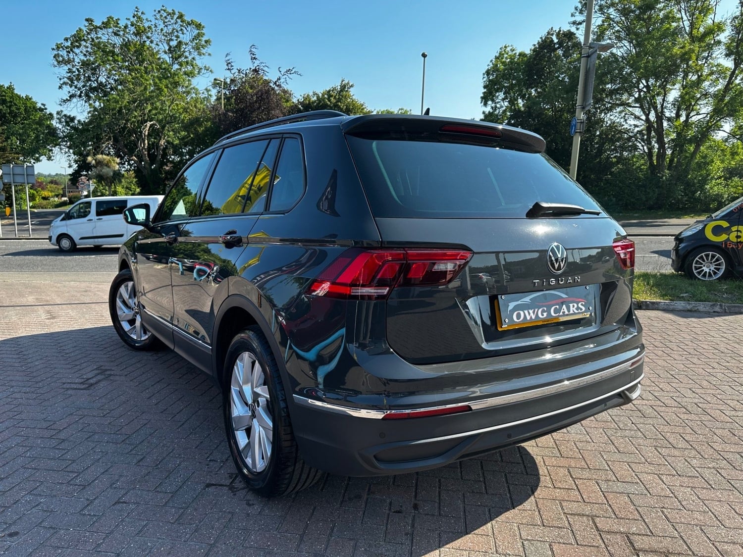 Volkswagen Tiguan 2022 - Cars
