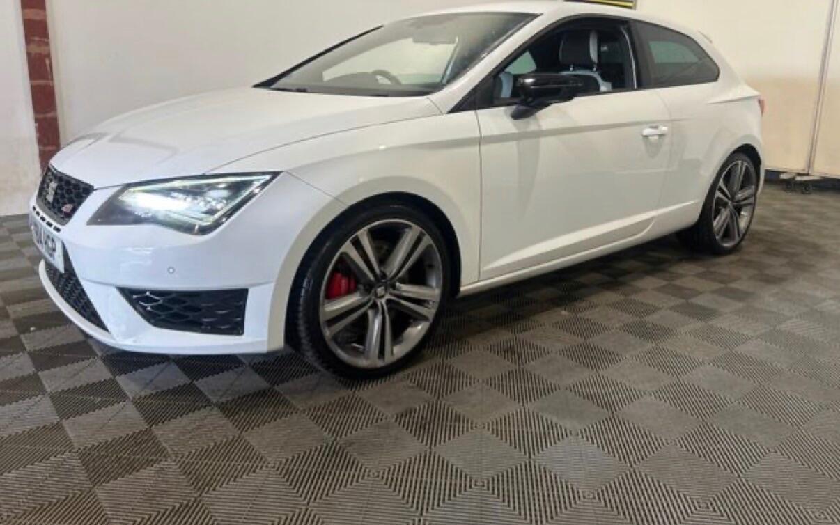 [ berth ]SEAT Leon