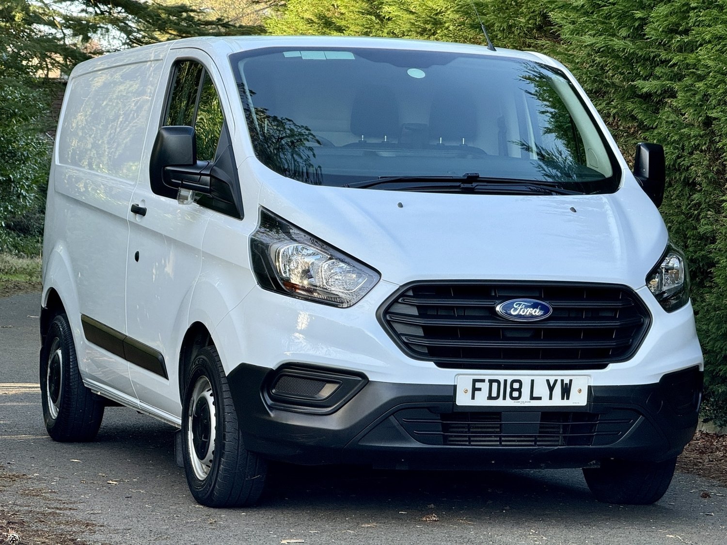 [ berth ]Ford Transit Custom