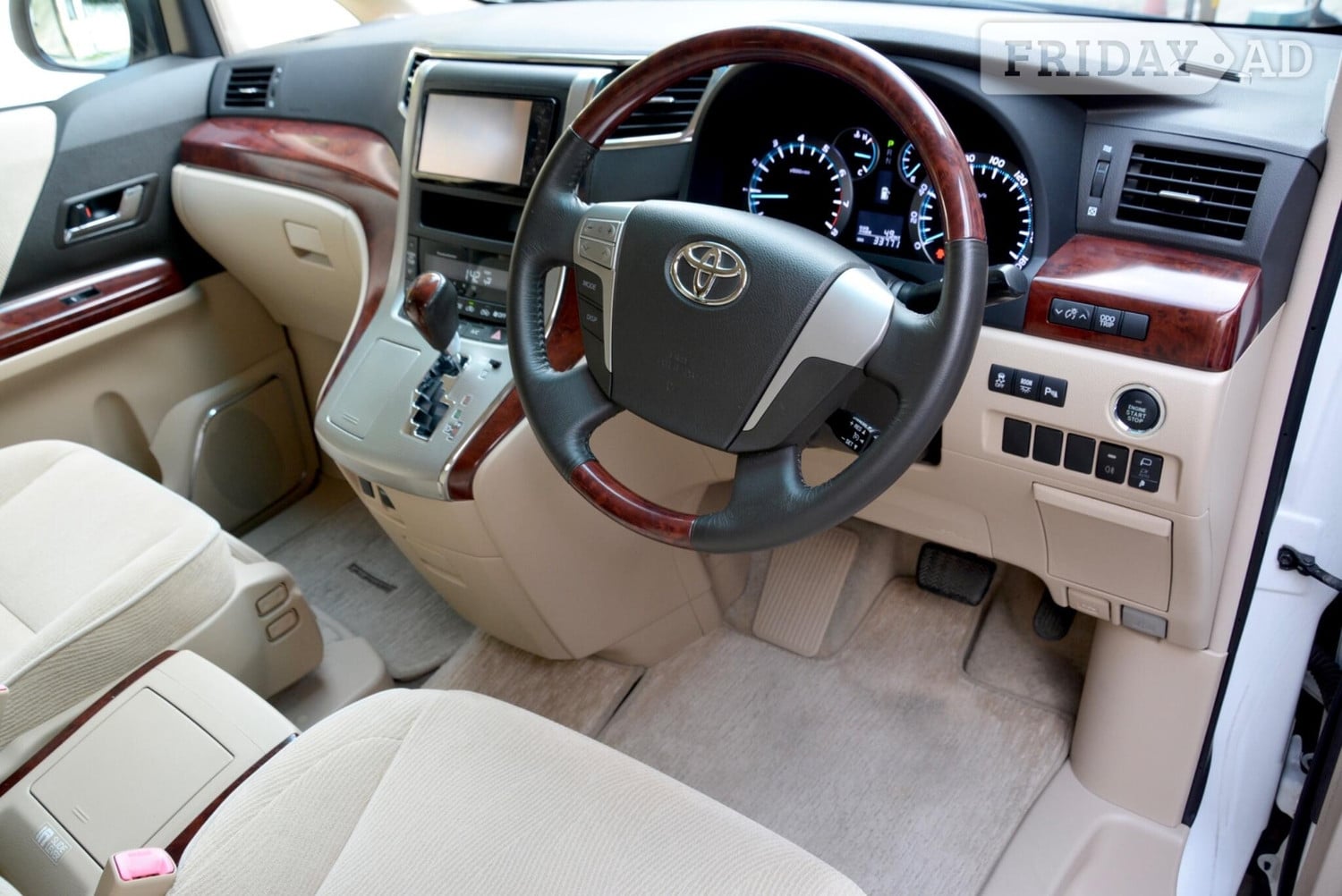 Toyota Alphard Chingford