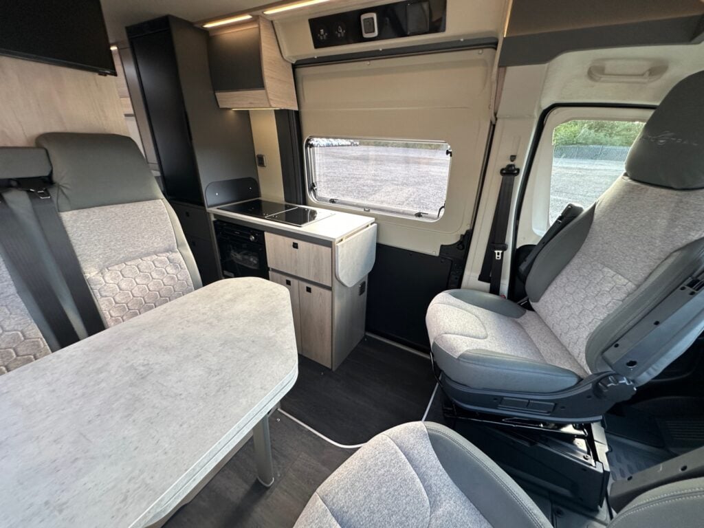 [2 berth ]Auto-Trail Expedition 68