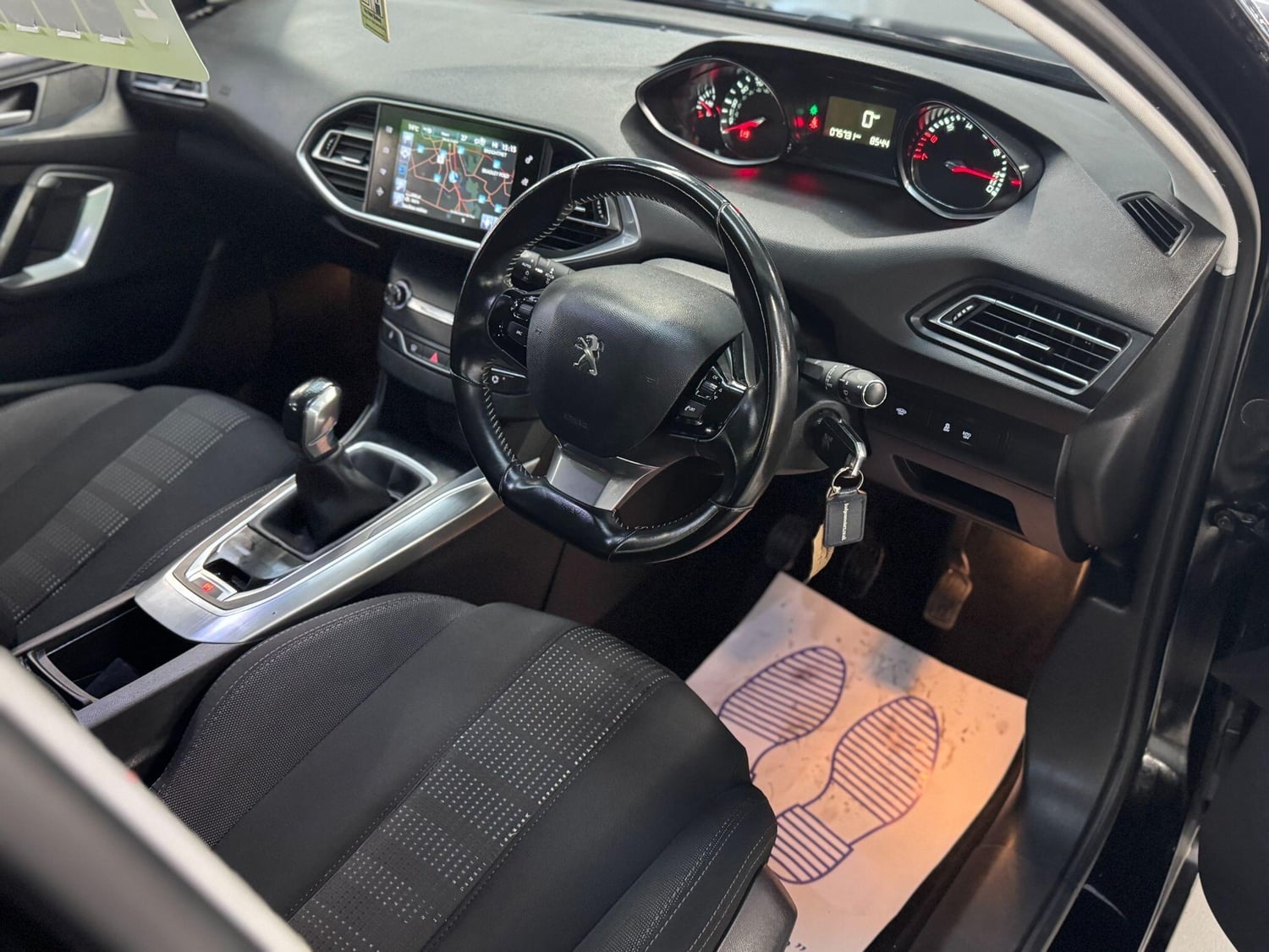 [ berth ]Peugeot 308
