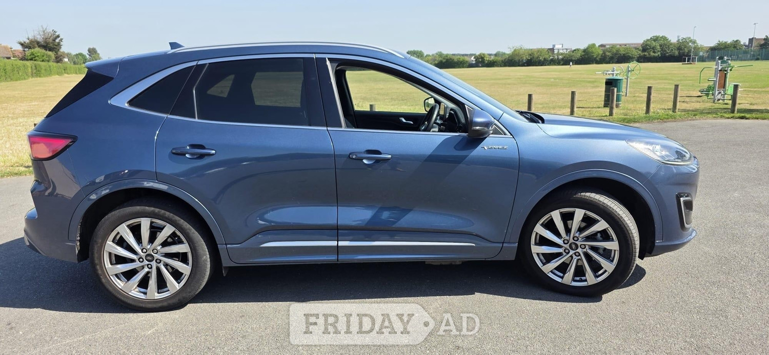 Ford Kuga 2022 - Cars