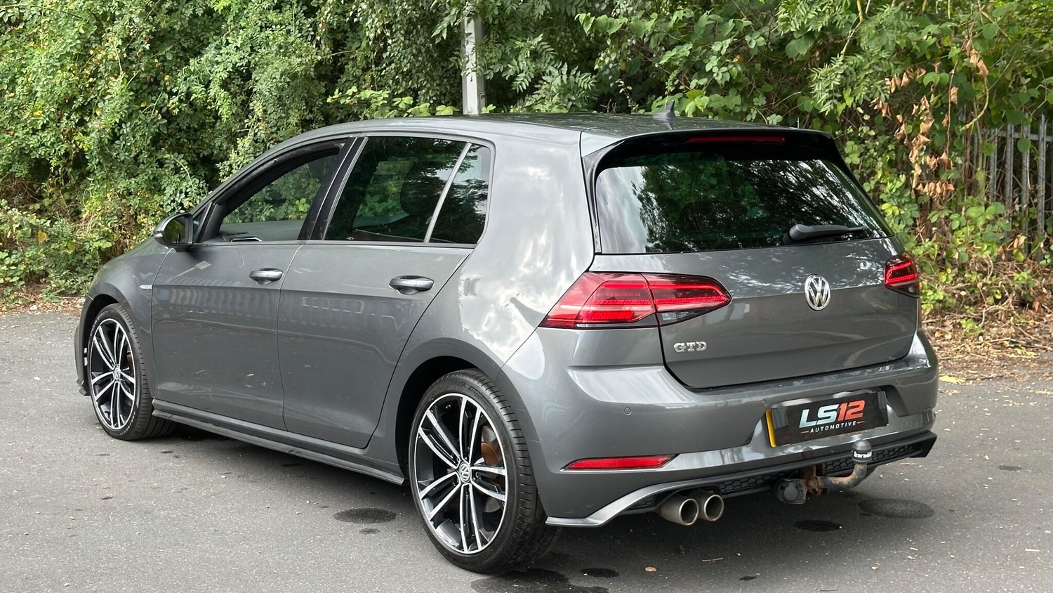 Volkswagen Golf 2017 - Cars in Leeds