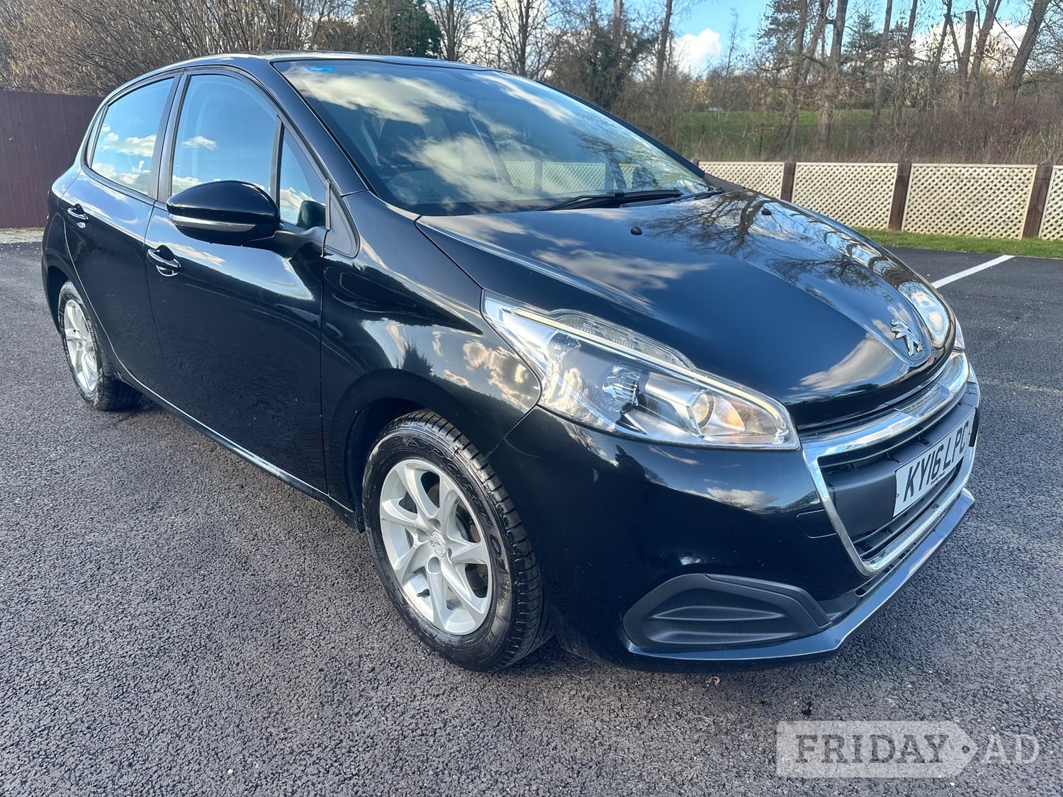 Peugeot 208 2016 in Slough