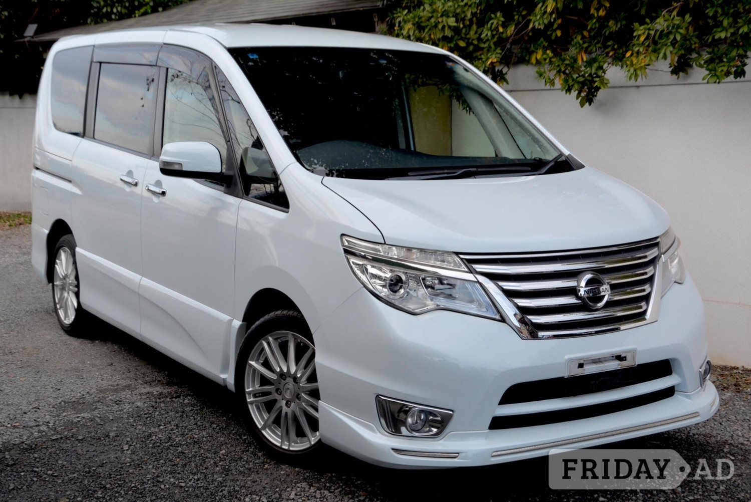 Nissan Serena 2014 in Chingford