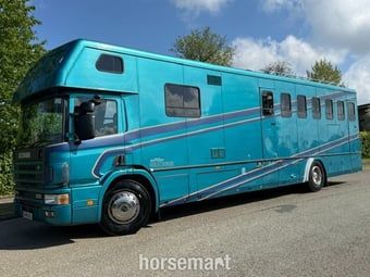 Oakley Supreme  Scania 220  Horsebox