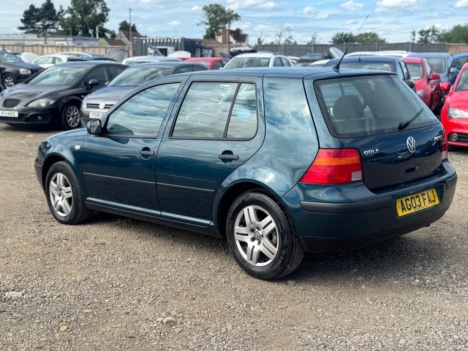 Volkswagen Golf 2003 - Cars