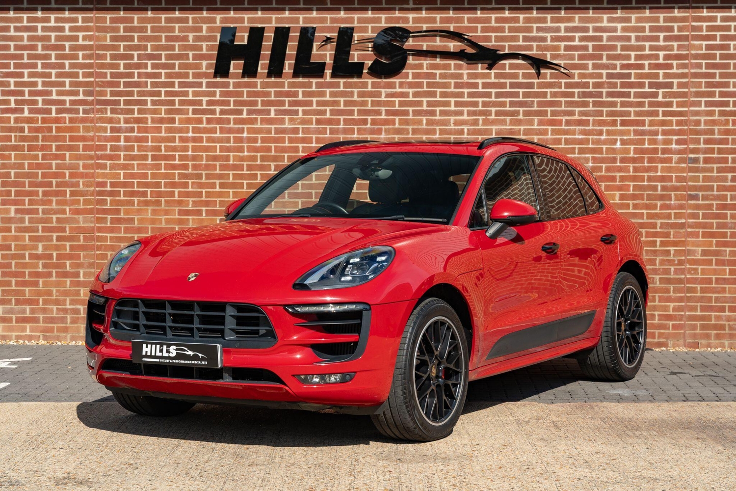 [ berth ]Porsche Macan