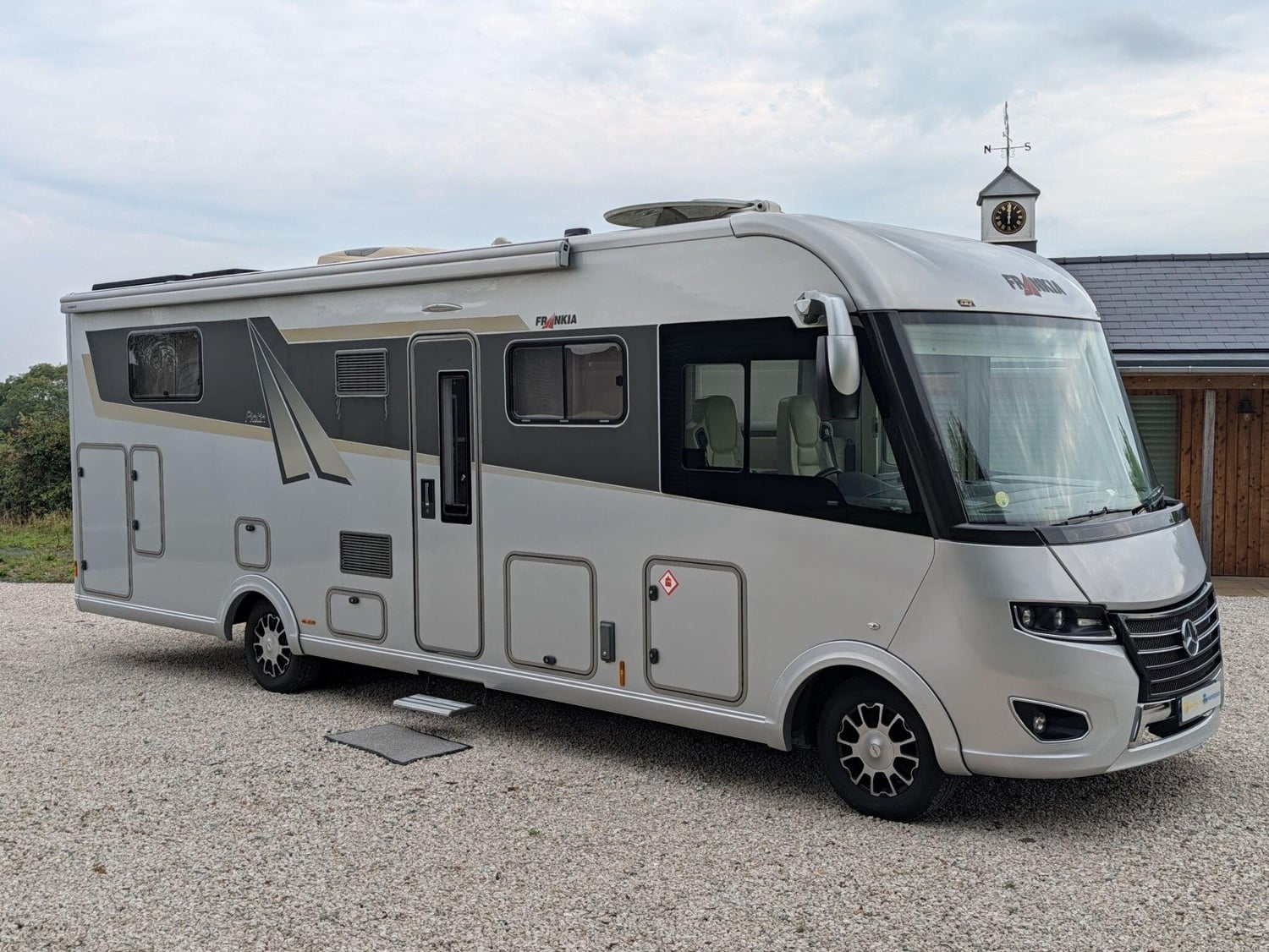 Frankia Platin I 8400 QD (Island Bed) Southampton