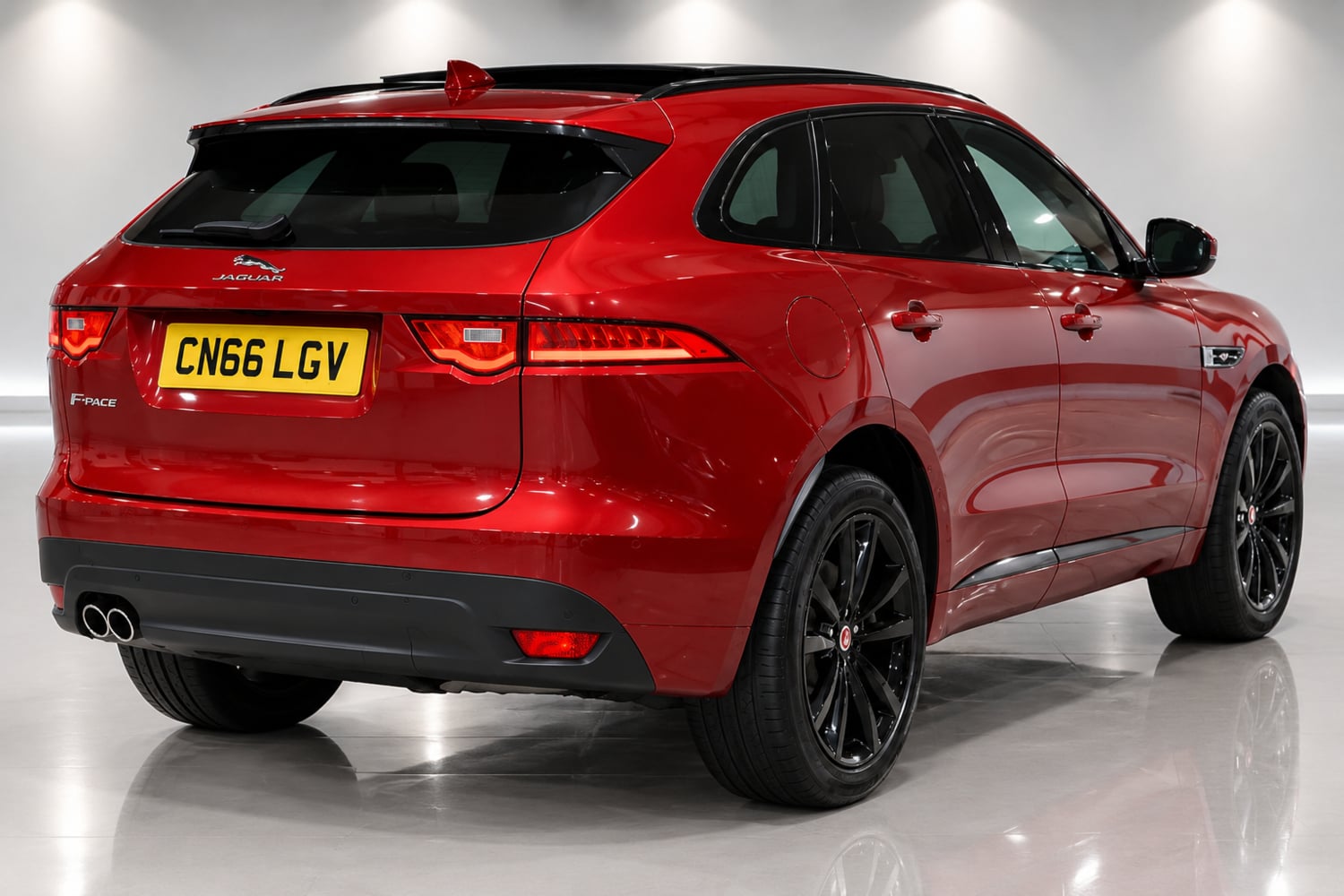 [ berth ]Jaguar F-Pace
